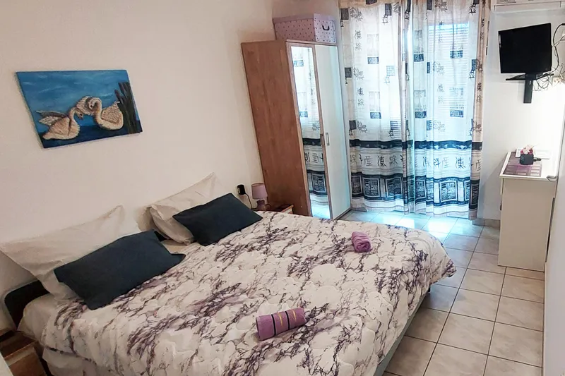 Apartman A2 Podaca Hrvatska spavaća soba miran smještaj blizu plaže Villa Natali