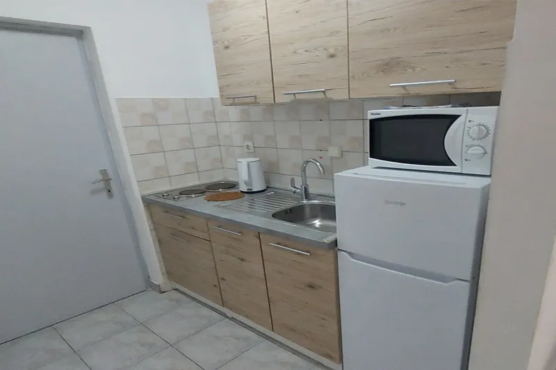 Apartman A3 – prostran smještaj u Podaci blizu mora kitchen